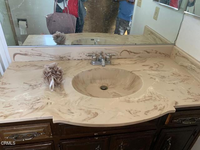 Detail Gallery Image 4 of 10 For 18534 Symeron Rd, Apple Valley,  CA 92307 - 3 Beds | 2 Baths