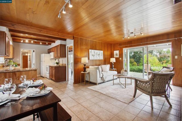 1810 Meadow Lane, Walnut Creek CA: https://media.crmls.org/mediaz/c21d7d57-496c-43bb-b36b-f3a153f94e2b.jpg