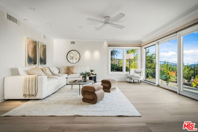 23255 W Paloma Blanca Drive, Malibu CA: https://media.crmls.org/mediaz/c21decf0-7559-474c-b73a-12509c15a66e.jpg