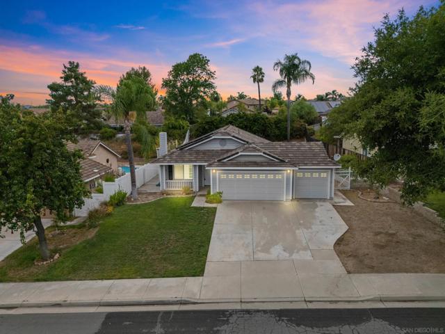 39493 Diego dr, Temecula CA: https://media.crmls.org/mediaz/c21e0d2f-7ef0-46f1-865d-f7f9f5ba3a3b.jpg