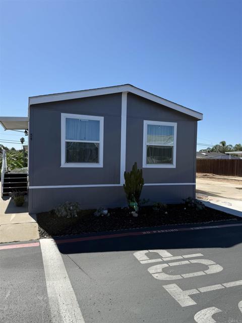 2950 Iris Avenue, San Diego CA: https://media.crmls.org/mediaz/c21e1231-55d4-4046-b39e-d4356572bc32.jpg