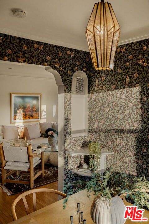 https://media.crmls.org/mediaz/c21e450a-a996-4b06-9e2b-f274d85c1eea.jpg?preset=X-Large