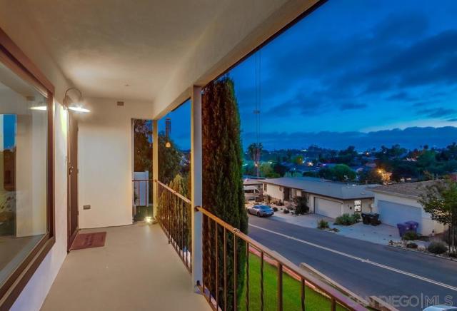 4471 Rolando Blvd, San Diego CA: https://media.crmls.org/mediaz/c21e7e99-901d-474a-a51a-d1e5b1ab7f6f.jpg
