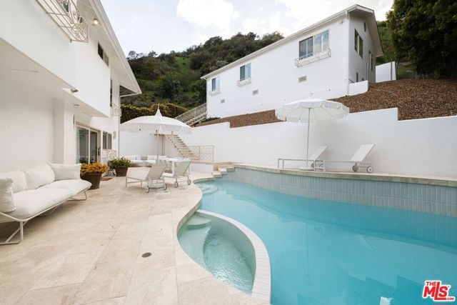 9809 Beeson Drive, Beverly Hills CA: https://media.crmls.org/mediaz/c21e83c9-7b63-4997-ba54-ffd9a4019c37.jpg