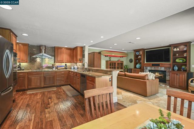 635 Canyon Crest Rd. E., San Ramon CA: https://media.crmls.org/mediaz/c21f1c1c-6842-41fb-a85b-833646160abe.jpg