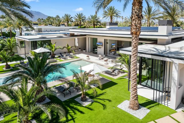 3 Makena Lane, Rancho Mirage CA: https://media.crmls.org/mediaz/c21f1d9a-b8b0-474f-8118-6cc9ded3bd0c.jpg