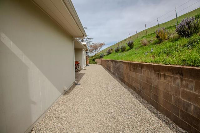 820 Comstock Road, Hollister CA: https://media.crmls.org/mediaz/c21f65be-2fc8-433e-ac13-a533d61d00f5.jpg
