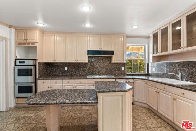 3165 Dona Christina Place photo 6
