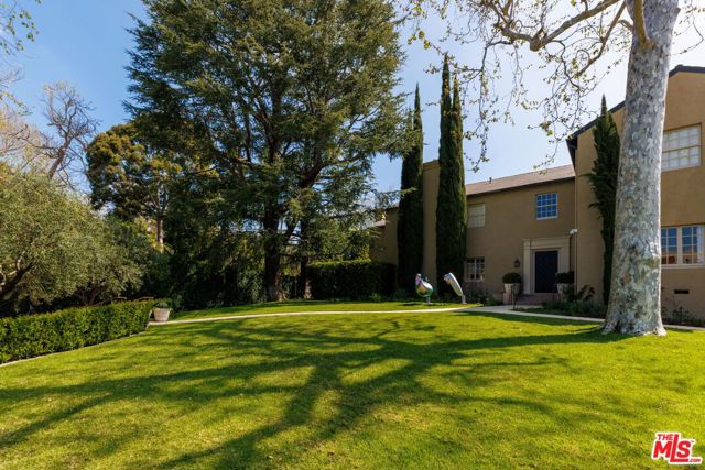 400 S Hudson Avenue, Los Angeles CA: https://media.crmls.org/mediaz/c2207afa-cc15-44bb-bc27-c40356cd9a11.jpg