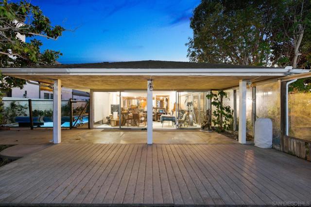 515 1st St, Coronado CA: https://media.crmls.org/mediaz/c220ab53-1ffa-4ce5-a828-16e6b308e85d.jpg