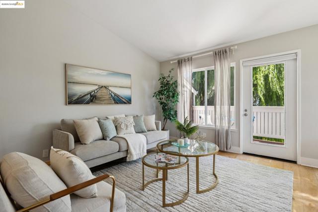 96 Bayside Ct, Richmond CA: https://media.crmls.org/mediaz/c22143cb-46b6-44ef-836c-8667a83f8181.jpg