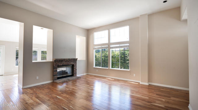 2210 Rutland Place, Thousand Oaks CA: https://media.crmls.org/mediaz/c2215278-48db-44fb-a643-ba05804b41d4.jpg