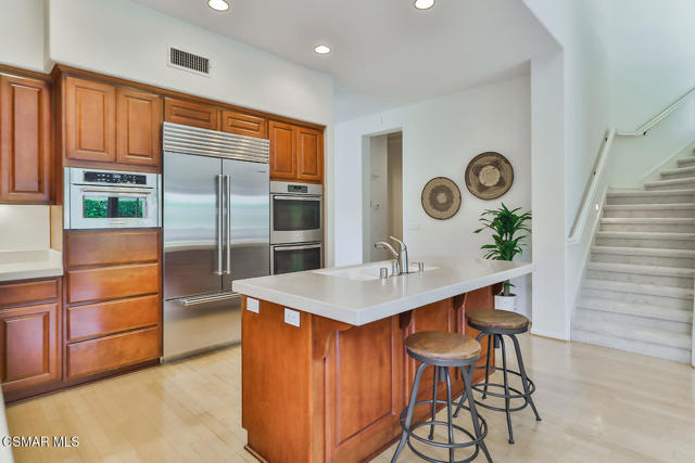 2746 Autumn Ridge Drive, Thousand Oaks CA: https://media.crmls.org/mediaz/c221764f-6ecc-4fcb-bc11-b864a575d5f9.jpg
