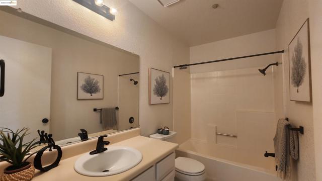 128 Harris Cir, Bay Point CA: https://media.crmls.org/mediaz/c2222f7c-a410-412c-80b5-e394648ef2bc.jpg