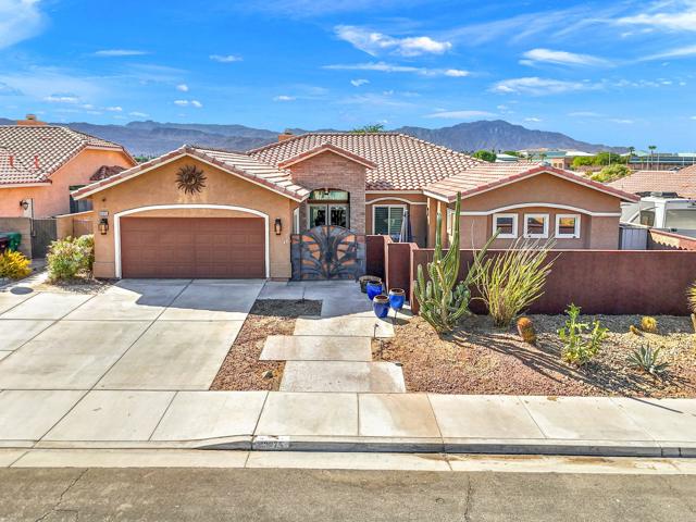 43875 Milan Court, La Quinta CA: https://media.crmls.org/mediaz/c222648f-2fbf-4075-8ab5-2bb4d9e712a2.jpg