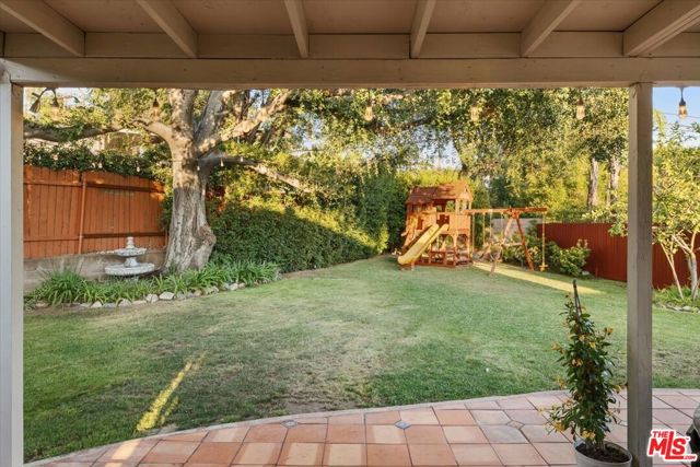 336 N Bradoaks Avenue, Monrovia CA: https://media.crmls.org/mediaz/c2232023-0eb6-49be-88d2-fb1b5b8e1645.jpg