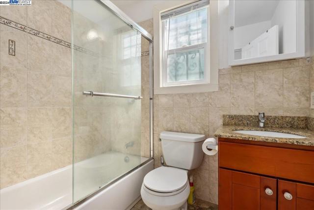 Image 5 of 22 For 913 35th Ave