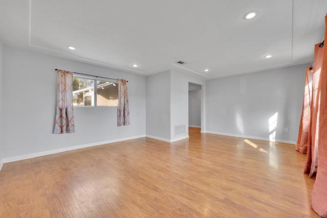 5170 Randlett Dr, La Mesa CA: https://media.crmls.org/mediaz/c223b70e-38b1-42b8-b4e3-cae4223729c9.jpg
