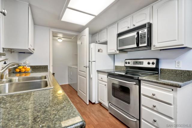 12007 Alta Carmel Ct, San Diego CA: https://media.crmls.org/mediaz/c223cd7e-c04d-4126-9907-baab891f9797.jpg