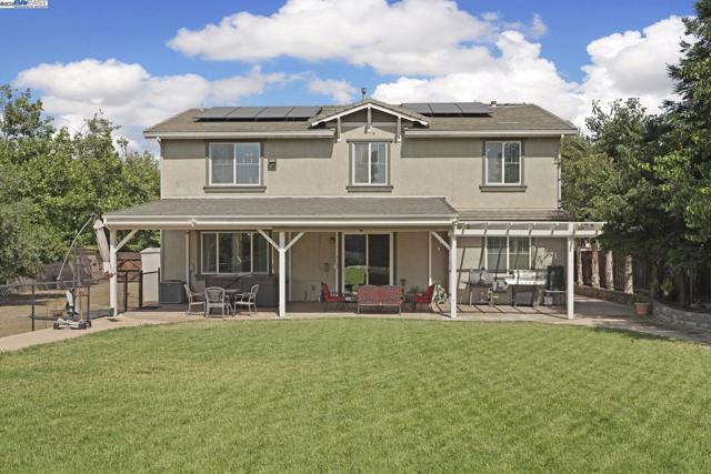 247 N Menlo Park Ct, Mountain House CA: https://media.crmls.org/mediaz/c223f440-af88-497b-83d7-9745b455a59a.jpg