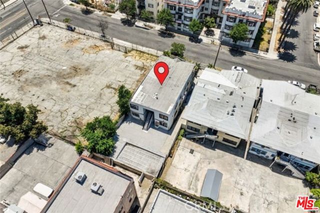2627 San Marino Street, Los Angeles CA: https://media.crmls.org/mediaz/c2240925-2244-47d8-8aac-aba5d72cceaa.jpg