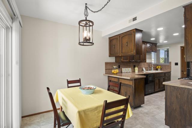 Detail Gallery Image 19 of 43 For 3812 Armstrong St, San Diego,  CA 92111 - 3 Beds | 2 Baths
