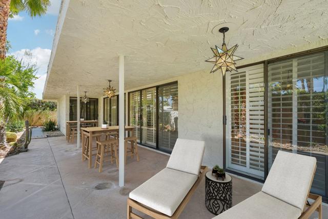 1540 E Sierra Way, Palm Springs CA: https://media.crmls.org/mediaz/c22415b5-9517-491f-874e-4ee50a39e8ee.jpg