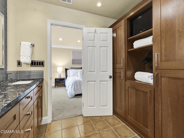 5426 Cedarhaven Drive, Agoura Hills CA: https://media.crmls.org/mediaz/c2241d92-2d33-49e6-aaaf-1e891cd88439.jpg