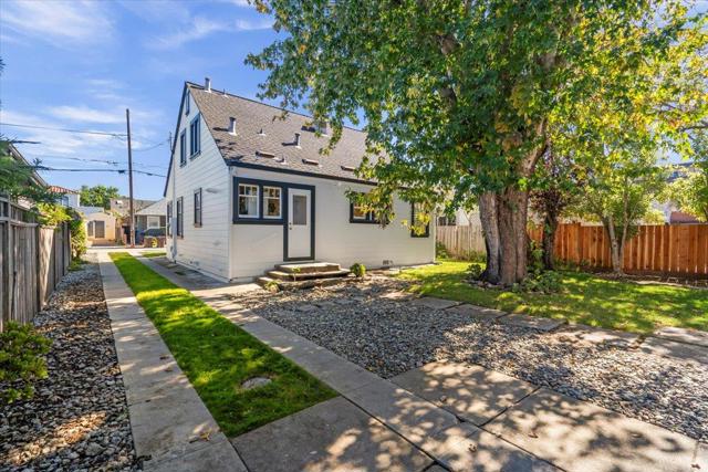 211 2nd Avenue, Santa Cruz CA: https://media.crmls.org/mediaz/c2242272-9f97-4325-8a76-47e9a9d1587c.jpg