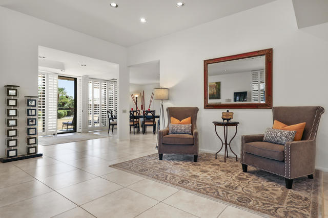 5 Fordham Court, Rancho Mirage CA: https://media.crmls.org/mediaz/c22463a3-4d45-4531-b17a-2eaf989db623.jpg