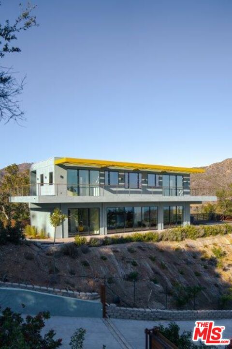 27349 Old Chimney Road, Malibu CA: https://media.crmls.org/mediaz/c224e0f1-4dd3-4e16-b38b-13cb65d65826.jpg