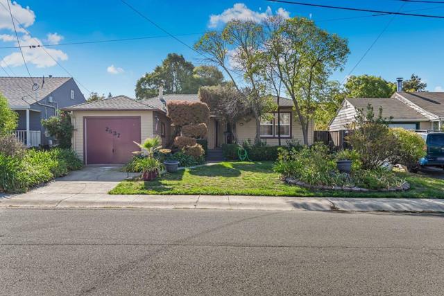 2537 Lessley Avenue, Castro Valley CA: https://media.crmls.org/mediaz/c224eea0-0c03-4e53-9a17-a6c785c22e7a.jpg