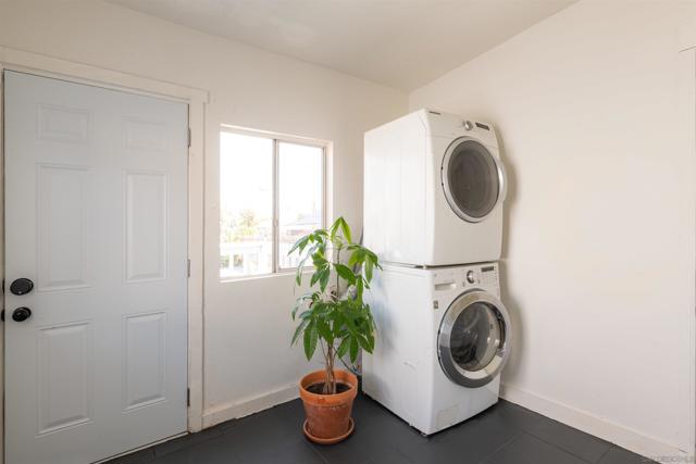 2948 50 Franklin Ave, San Diego CA: https://media.crmls.org/mediaz/c22509c3-a6cc-4d77-9685-e56e94d5c6e4.jpg