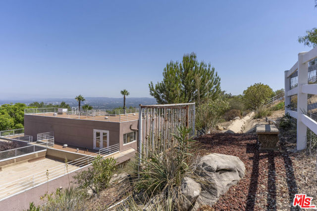 159 Dapplegray Road, Bell Canyon CA: https://media.crmls.org/mediaz/c2251076-00f5-4ac9-b818-29b2b5aa76ce.jpg