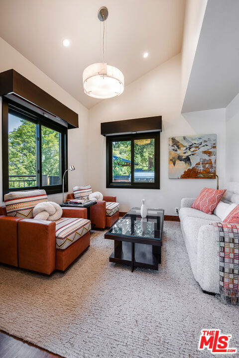 3000 Cornwall Drive, Glendale CA: https://media.crmls.org/mediaz/c22520e6-7f8c-46f2-a70f-849c31d7e512.jpg