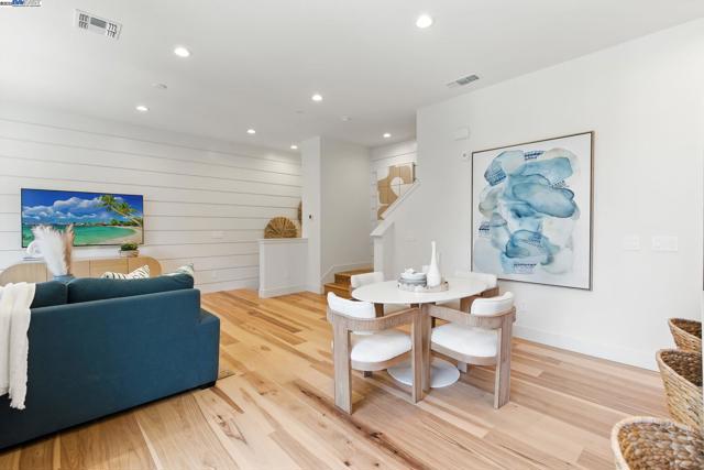 1937 Grand Street, Alameda CA: https://media.crmls.org/mediaz/c225934e-b883-4bc9-b123-3f56ec65c42f.jpg