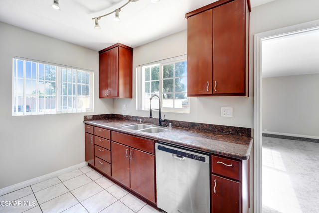 2391 Heather Street, Simi Valley CA: https://media.crmls.org/mediaz/c225ebdd-d1bc-469b-96a5-7ae60e07ed68.jpg