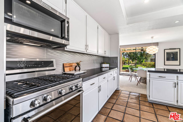 72305 Rodeo Way, Rancho Mirage CA: https://media.crmls.org/mediaz/c225f376-fe8d-4963-ba2d-73a31447af46.jpg