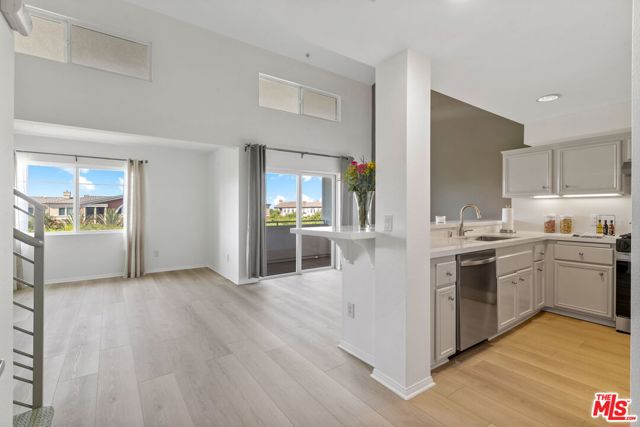 1 Bed Home for Sale in Playa Vista, California