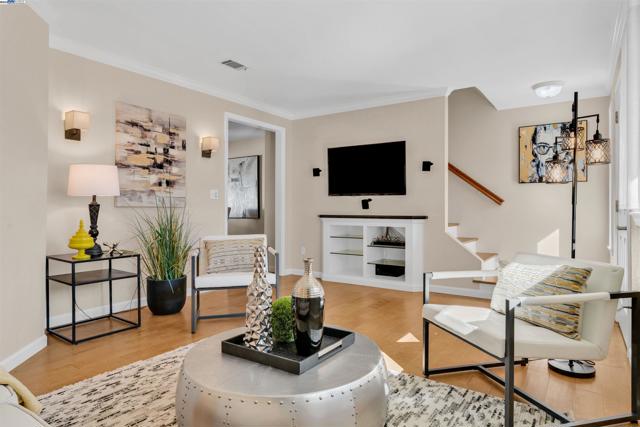 7602 Arbor Creek Cir, Dublin CA: https://media.crmls.org/mediaz/c2266949-edfb-4196-a8ff-7e66553f1280.jpg