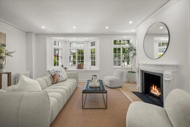 2865 Jackson Street, San Francisco CA: https://media.crmls.org/mediaz/c2272e75-bc32-4e4e-a818-0a6b0c076d8e.jpg