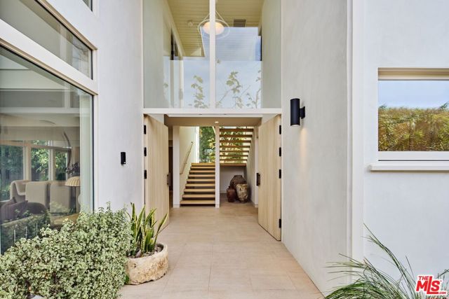 23515 Malibu Colony Road, Malibu CA: https://media.crmls.org/mediaz/c22765e7-c92f-47ec-a740-b9d30b5443eb.jpg