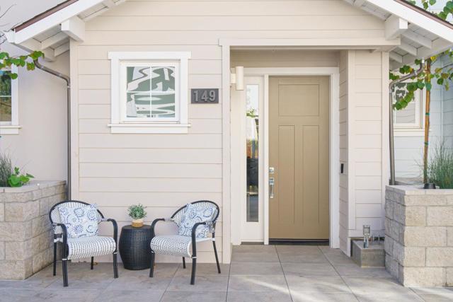 139 Flynn Avenue, Mountain View CA: https://media.crmls.org/mediaz/c2278679-8a7a-4af9-b06d-c98bec6adde0.jpg