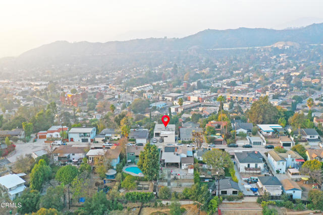 1325 Linda Rosa Avenue, Los Angeles CA: https://media.crmls.org/mediaz/c227a8af-23a8-4b81-a850-bd81ca9ee7a5.jpg