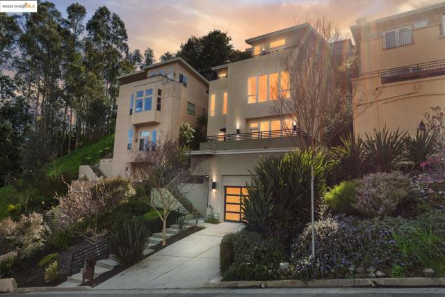 205 Sheridan RD, Oakland CA: https://media.crmls.org/mediaz/c227fb7f-f08c-4d2c-8b79-d9e4510b35ca.jpg