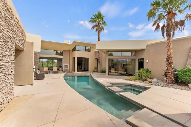72 Royal Saint Georges Way, Rancho Mirage CA: https://media.crmls.org/mediaz/c228025f-e2e4-49e9-8ea0-914460cb0d40.jpg