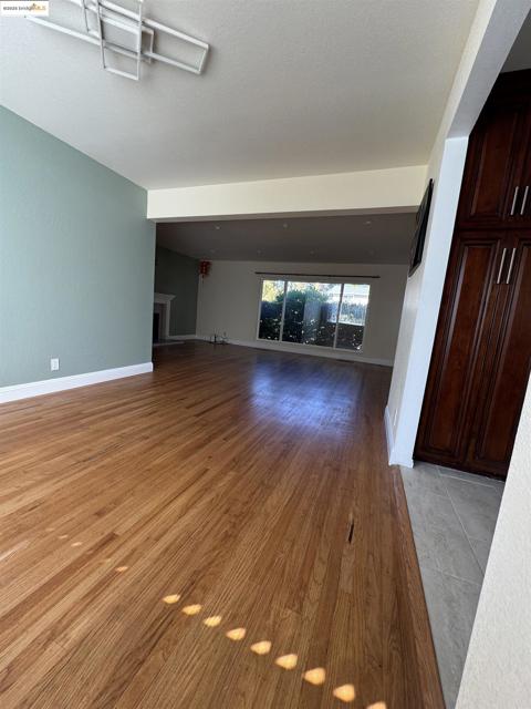 8 Juniper Way, Moraga CA: https://media.crmls.org/mediaz/c22814f7-57c2-4a6f-a0f0-2a7c2638f5a9.jpg