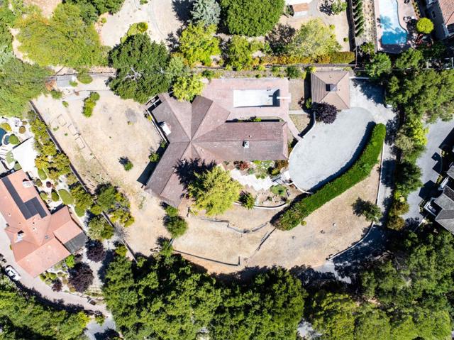 11552 Hillpark Lane, Los Altos CA: https://media.crmls.org/mediaz/c228926d-5929-406c-8375-f202aebefab2.jpg