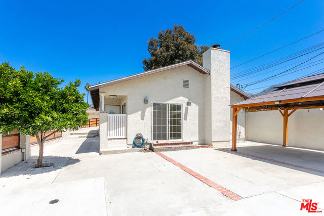 7001 Beckett Street, Tujunga CA: https://media.crmls.org/mediaz/c2299fec-0867-40d7-9a86-cc44b66a20f9.jpg