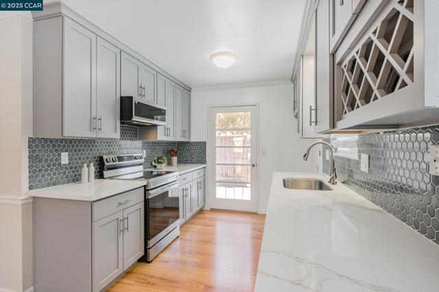 3797 Oxford Cmn, Fremont CA: https://media.crmls.org/mediaz/c229a86f-19e1-435b-90dd-4713a7aa5e89.jpg